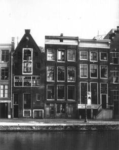 Frontal view of Anne's house in Amsterdam